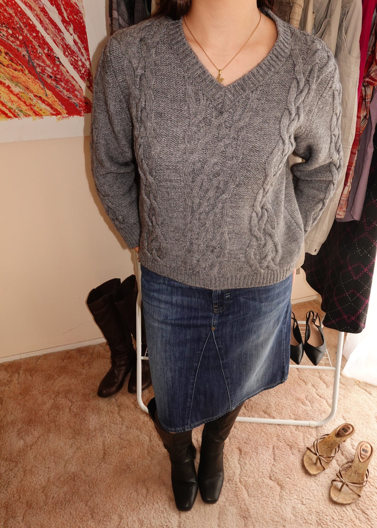 GREY V-NECK CABLE KNIT SWEATER